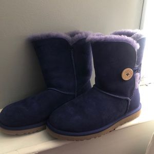 UGG Bailey Button